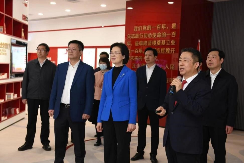 江蘇省委常委、組織部部長(zhǎng)沈瑩調(diào)研紅豆1